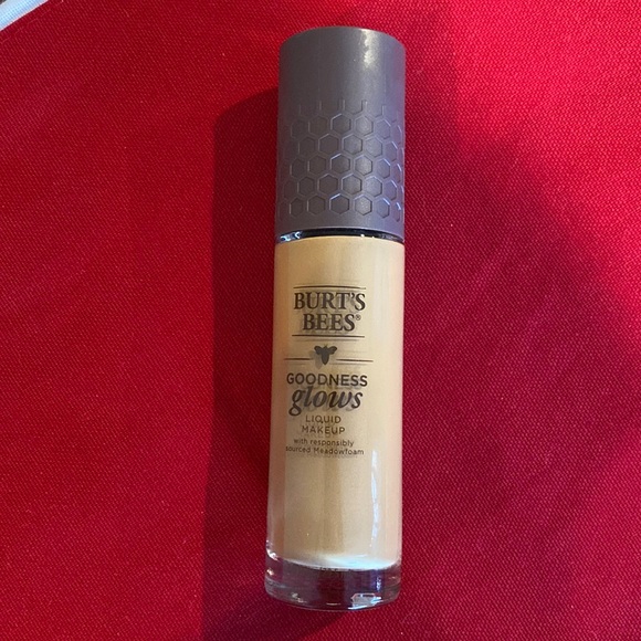 NEW Burts Bees Goodness Glows Liquid Makeup Foundation - Shade “Pecan: 1055” - Picture 7 of 8